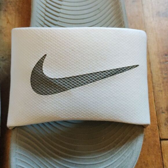 Nike Slides White Gray Sandals Size 7 Summer Vacation Beach Unisex - Picture 3 of 8